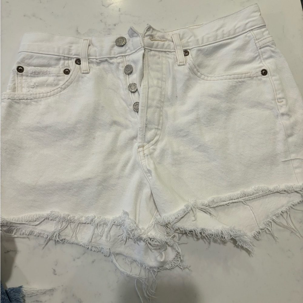Agolde Parker short. Size 25. Small untreated spot on front of shorts.